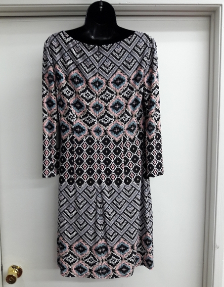 Vince Camuto - Picture 2 of 2